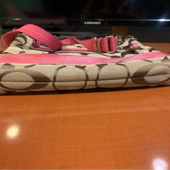 Vintage Coach Brown and Pink Signature Shoulder Bag preowned - Picture 12 of 14